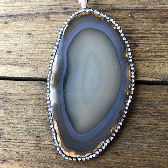 9- Polished Natural Geode Slice Pendant in Neutral Tones Crystal Surround! EUC - Picture 3 of 12